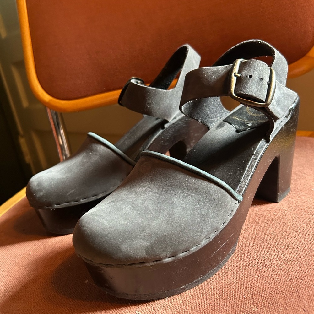 No. 6 Black Navy 7.5 38 clogs Mules Adjustable Straps heels Platform Leather